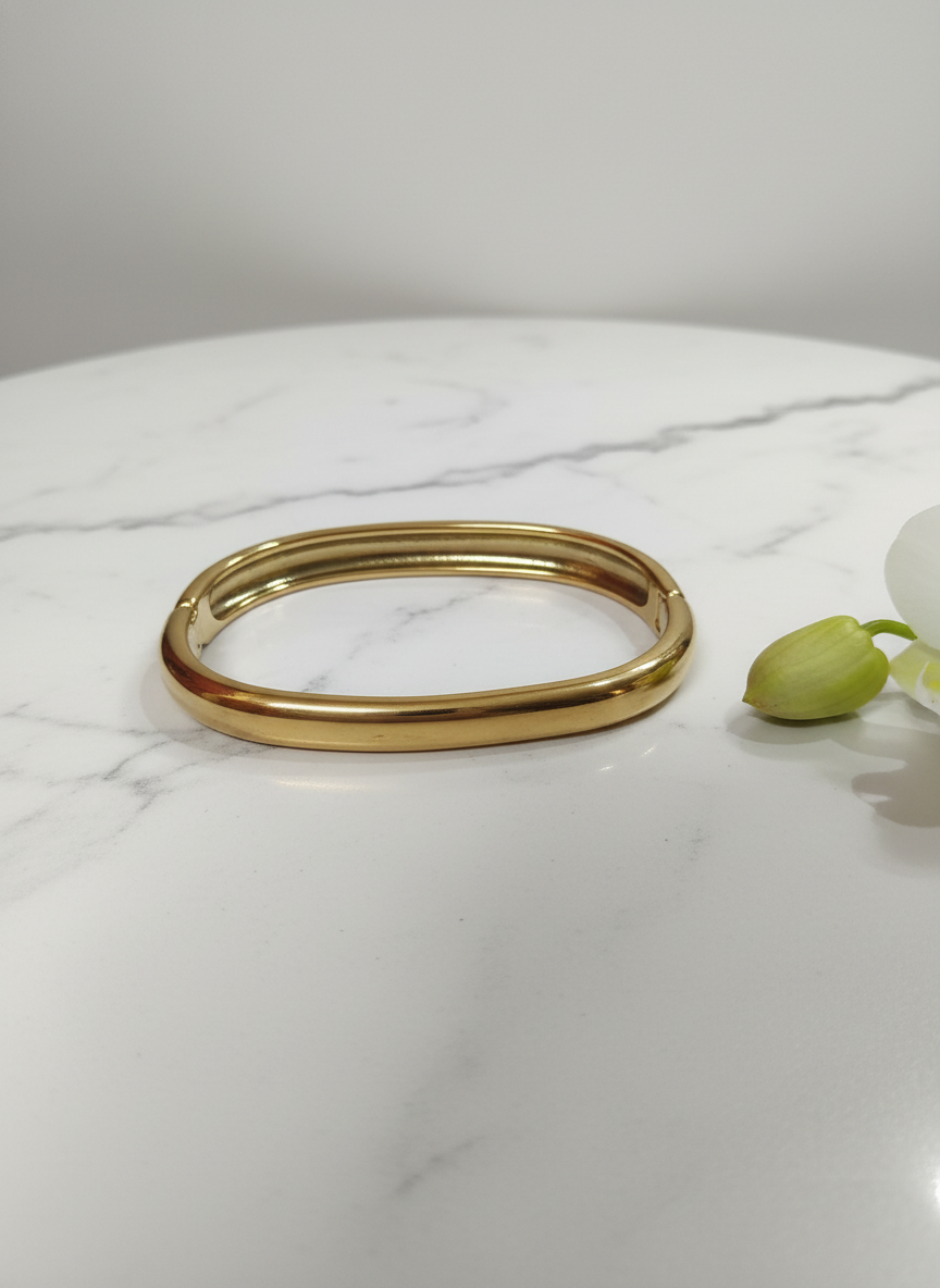 Gold Interlocking Bracelet | Minimalist Oval Design